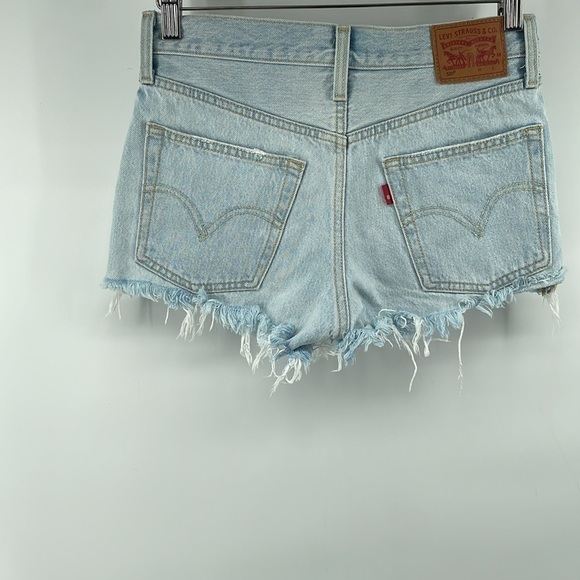 Levi’s jean shorts frayed light denim vacation summer warm weather sz 25 - Picture 10 of 11